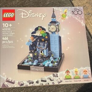 LEGO Disney Peter Pan & Wendy's London Adventure Set - Brand New
